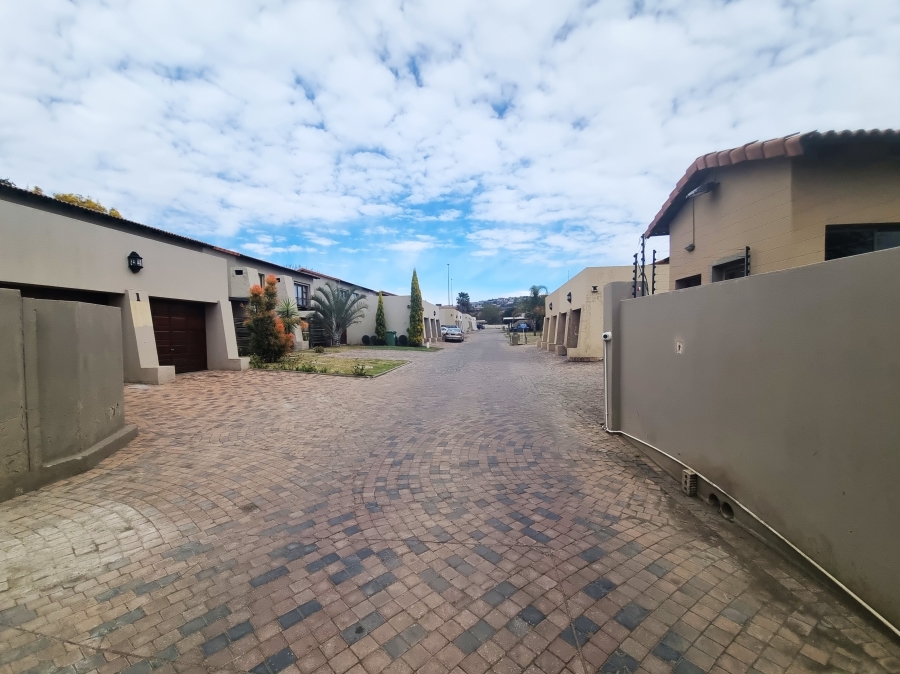 2 Bedroom Property for Sale in Waterval East North West